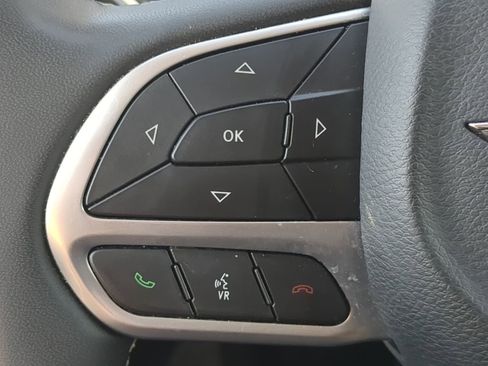 Used 2024 Chrysler Pacifica Limited image 27