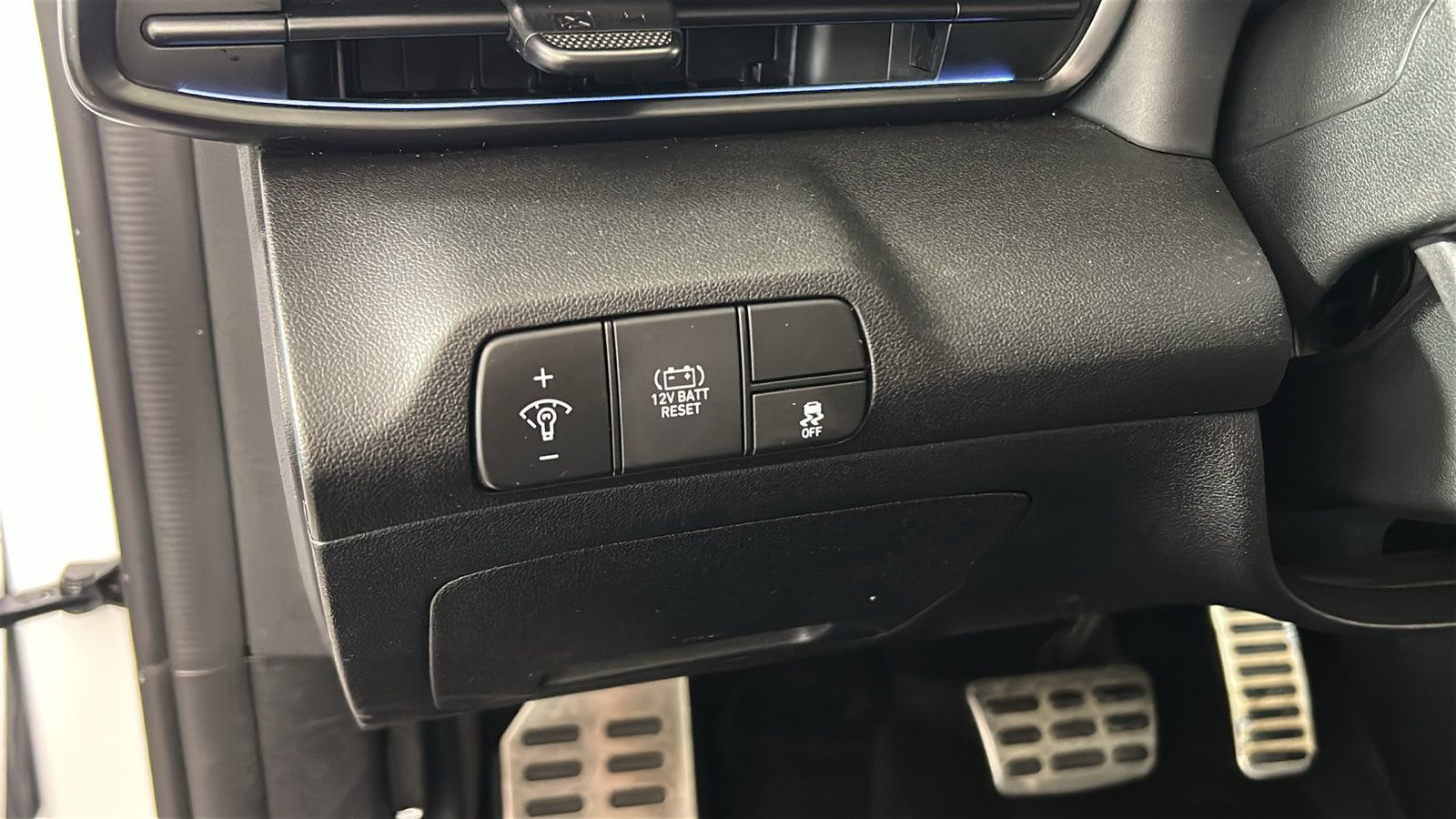 Used 2025 Hyundai Elantra SEL FWD image 23