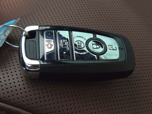 New 2026 Lincoln Navigator Reserve AWD/4WD image 30