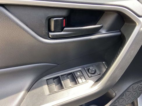 Used 2022 Toyota RAV4 LE AWD/4WD image 14
