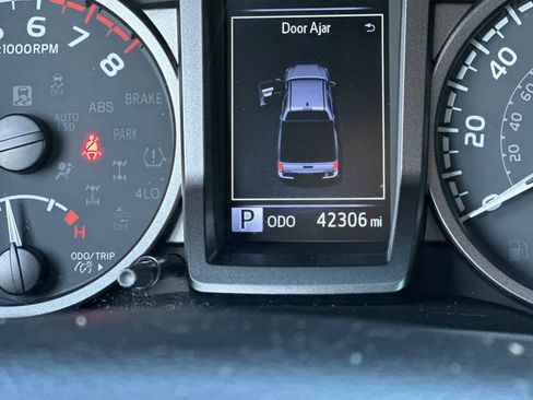 Used 2021 Toyota Tacoma TRD Off-Road image 27