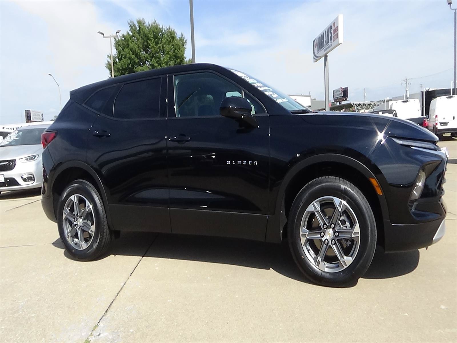 Used 2025 Chevrolet Blazer LT FWD image 6