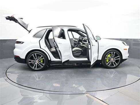New 2026 Porsche Cayenne E-Hybrid image 33