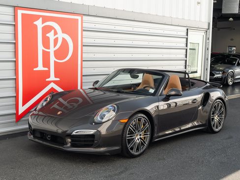 Used 2015 Porsche 911 Turbo S w/ High-end Infotainment Package AWD/4WD image 38