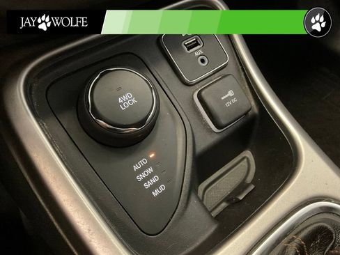 Used 2018 Jeep Compass Latitude w/ Popular Equipment Group AWD/4WD image 17