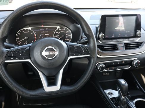 Used 2023 Nissan Altima 2.5 SV AWD/4WD image 14
