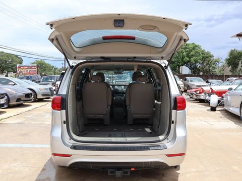Used 2016 Kia Sedona L FWD image 17