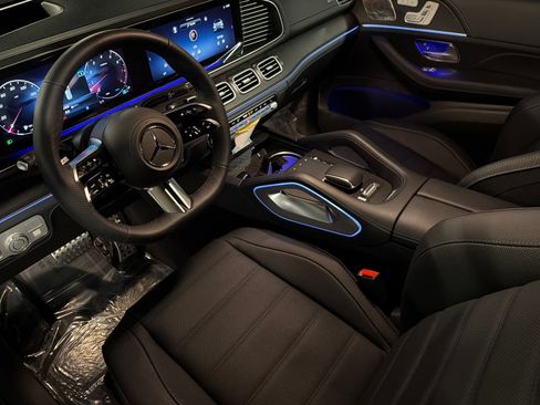 New 2026 Mercedes-Benz GLS 580 4MATIC image 9