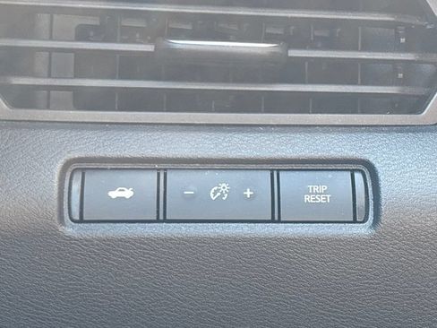 Used 2025 Nissan Altima 2.5 SV FWD image 25
