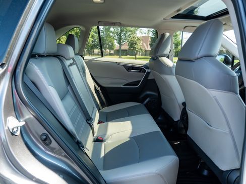 Used 2023 Toyota RAV4 XLE Premium FWD image 15