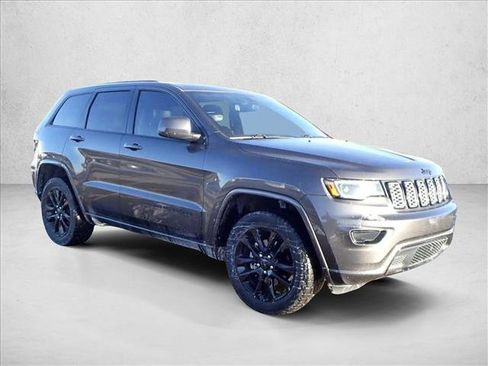 Used 2020 Jeep Grand Cherokee Altitude image 10