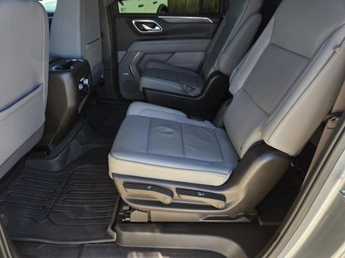 Used 2023 GMC Yukon XL SLT w/ SLT Luxury Package image 19