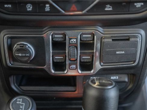 Certified 2022 Jeep Gladiator Mojave AWD/4WD image 25