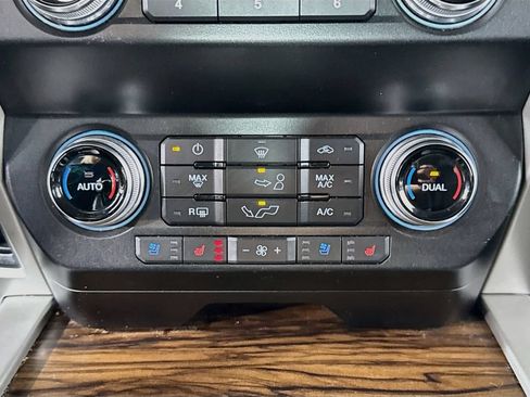 Used 2020 Ford F150 Lariat w/ Equipment Group 502A Luxury AWD/4WD image 20