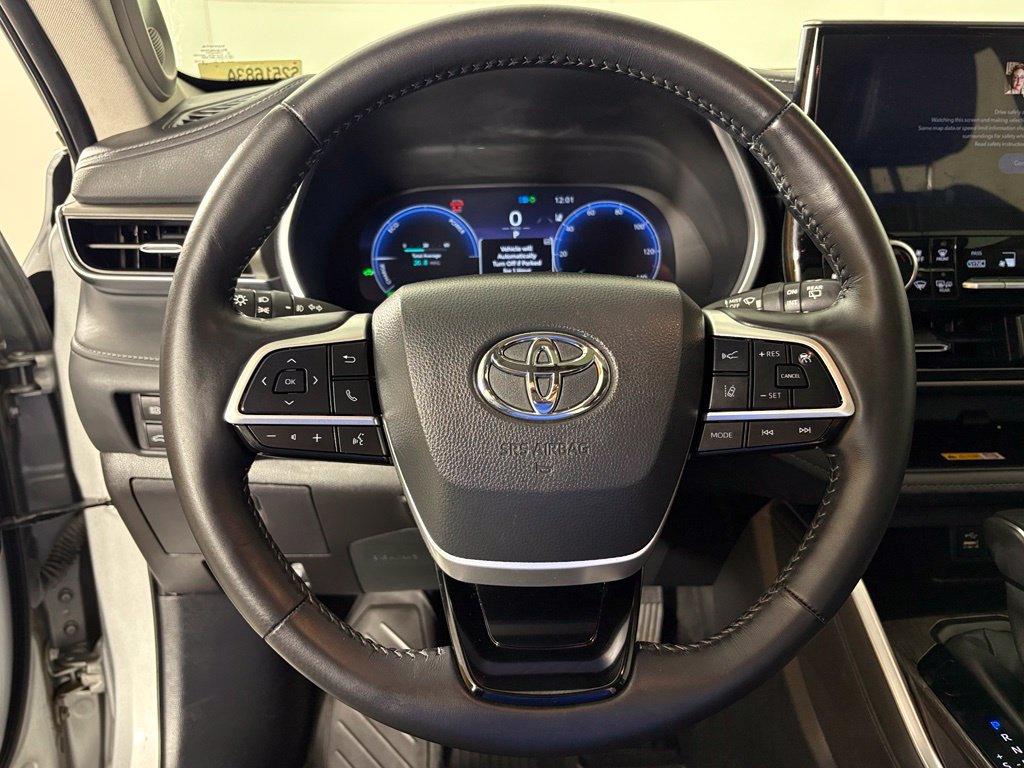 Used 2024 Toyota Highlander Limited AWD/4WD image 19