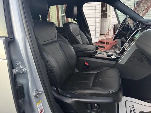 Used 2017 Land Rover Discovery HSE image 37