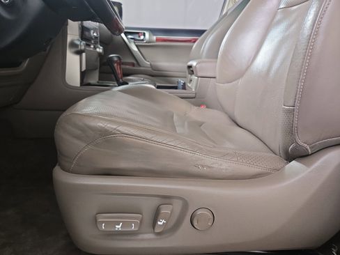 Used 2012 Lexus GX 460 w/ Comfort Plus Pkg image 34