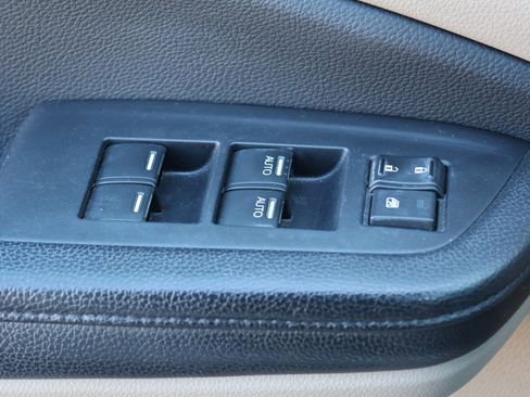 Used 2017 Honda Pilot Touring image 14