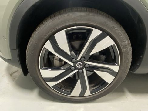 Certified 2024 Volvo XC40 B5 Ultimate w/ Protection Package Premier image 5