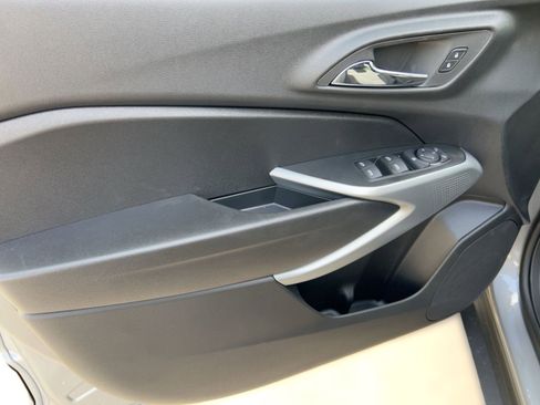 New 2026 Chevrolet Trax LS w/ LS Convenience Package FWD image 11