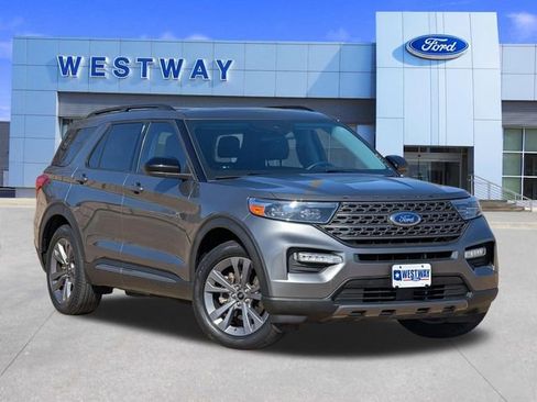 Used 2022 Ford Explorer XLT w/ Equipment Group 202A image 1