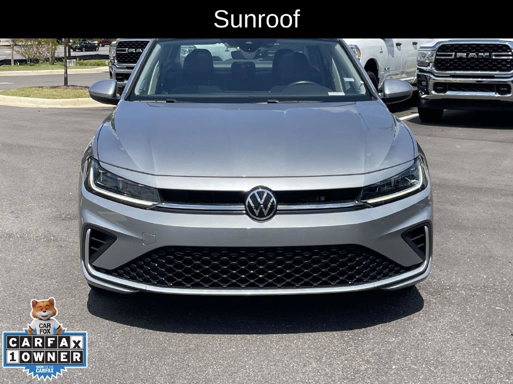 Used 2025 Volkswagen Jetta SE FWD image 8