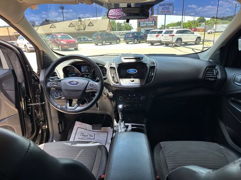 Used 2017 Ford Escape SE w/ Equipment Group 201A FWD image 12