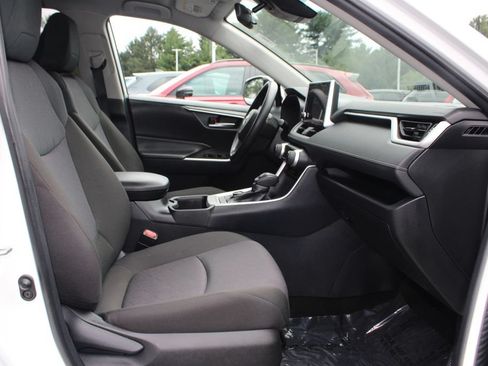 Used 2025 Toyota RAV4 XLE AWD/4WD image 11