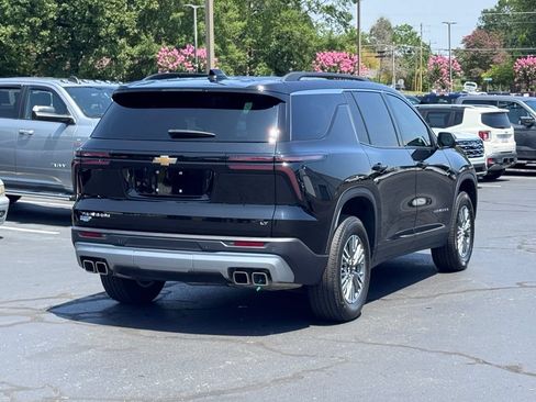 Used 2024 Chevrolet Traverse LT FWD image 16