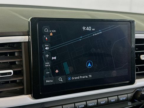 Used 2024 Hyundai Venue Limited image 22