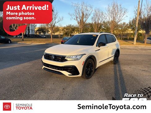Used 2022 Volkswagen Tiguan SE R-Line image 1