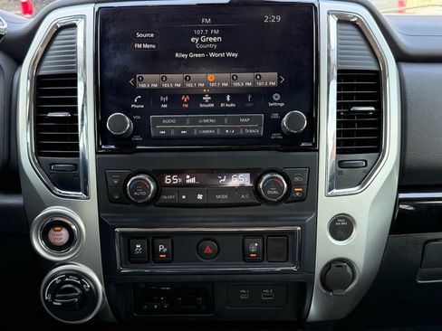 Used 2021 Nissan Titan SV w/ SV Convenience Package image 18