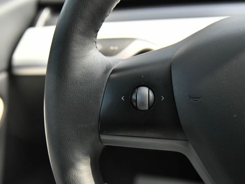 Used 2021 Tesla Model 3 Standard Range Plus image 28