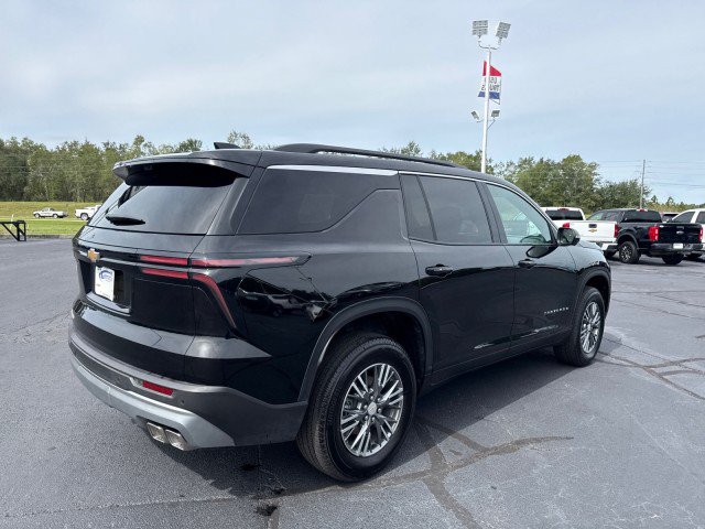 Used 2026 Chevrolet Traverse LT w/ Driver Confidence Package FWD image 3