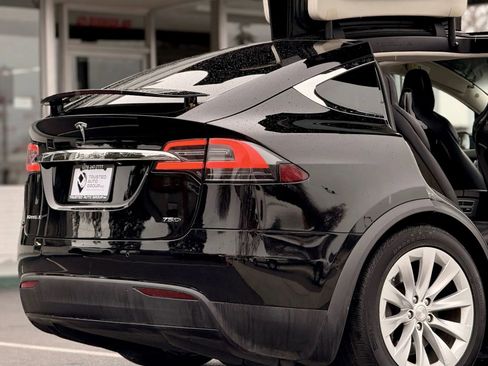 Used 2016 Tesla Model X 75D image 9