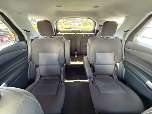Used 2023 Ford Explorer XLT AWD/4WD image 18