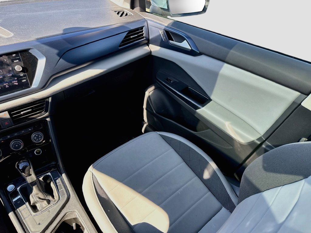 Used 2023 Volkswagen Taos SE w/ Panoramic Sunroof Package FWD image 27