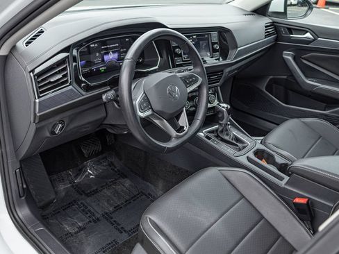 Used 2023 Volkswagen Jetta SE w/ Panoramic Sunroof Package FWD image 15