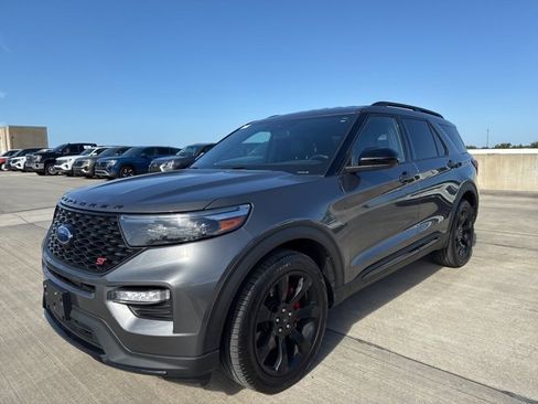 Used 2022 Ford Explorer ST w/ ST Street Pack image 7