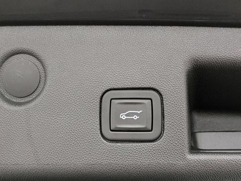 Used 2023 Chevrolet Equinox LT AWD/4WD image 13
