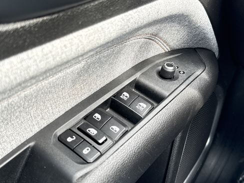 Used 2024 Jeep Compass Latitude image 29