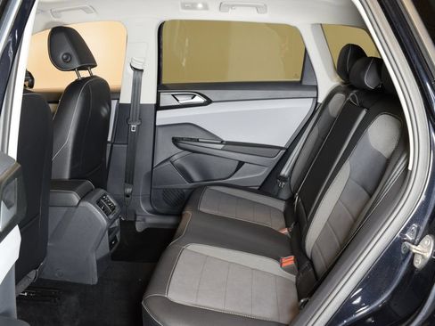 Used 2023 Volkswagen Taos SE w/ Panoramic Sunroof Package AWD/4WD image 27