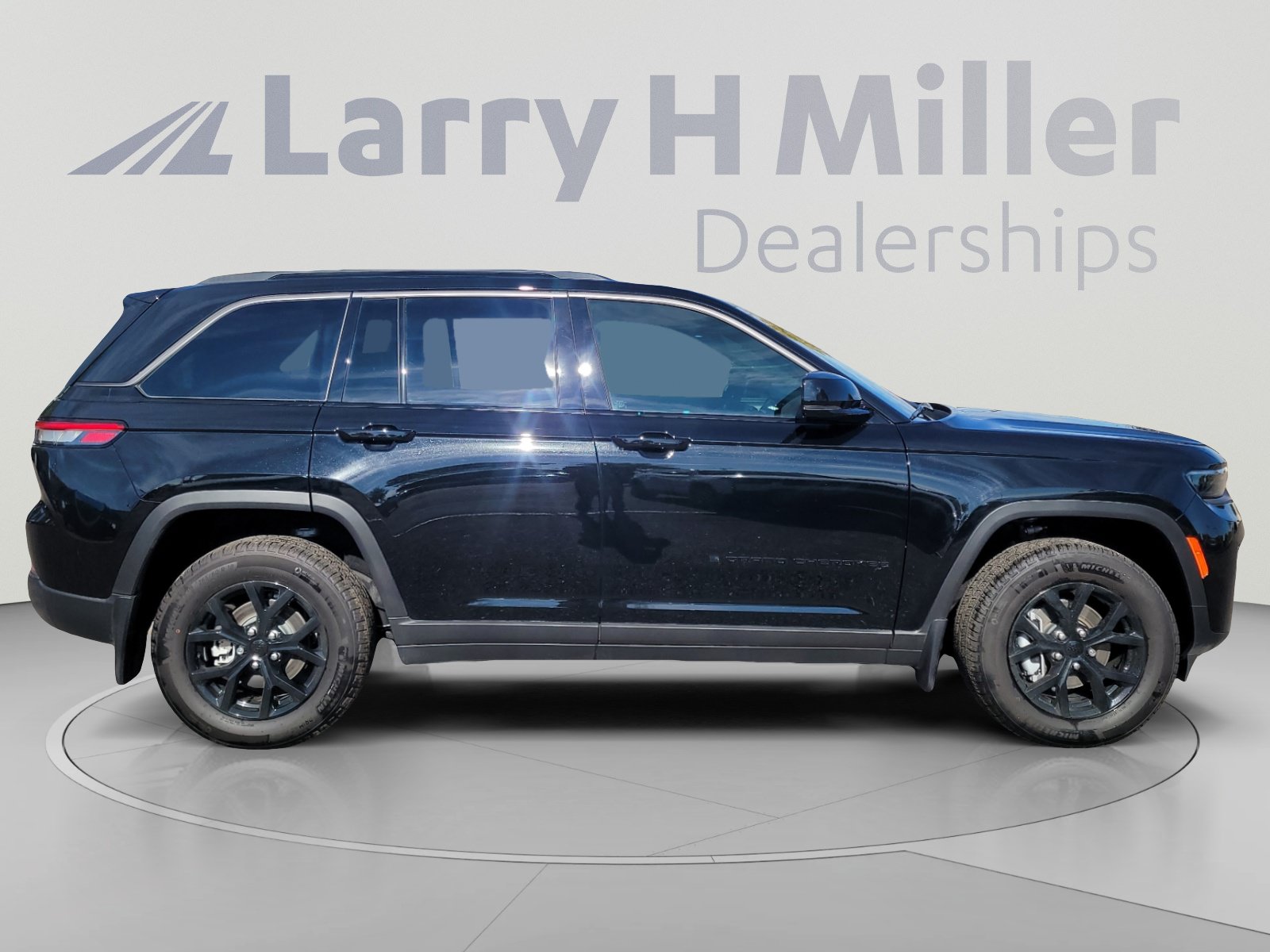 New 2026 Jeep Grand Cherokee Altitude AWD/4WD image 6