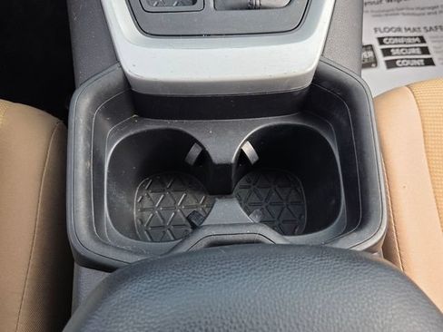 Used 2021 Toyota RAV4 LE FWD image 18