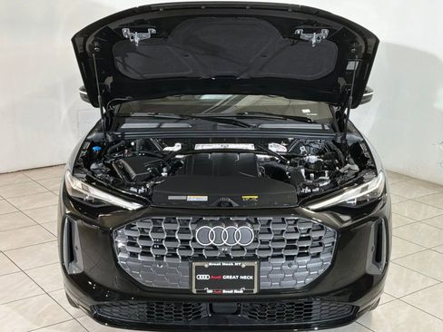 Certified 2025 Audi Q5 Premium w/ Convenience Package image 18