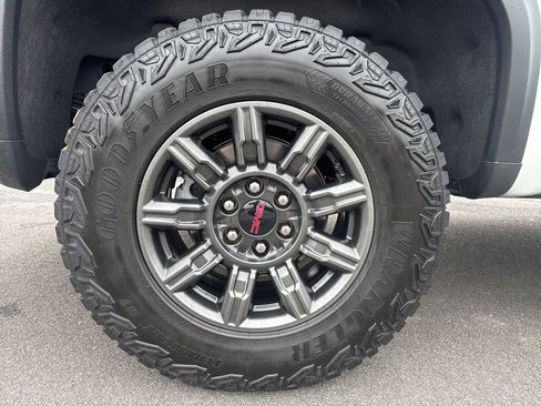 Used 2025 GMC Sierra 1500 AT4X image 13
