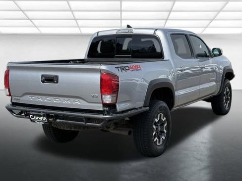 Used 2017 Toyota Tacoma TRD Off-Road AWD/4WD image 13