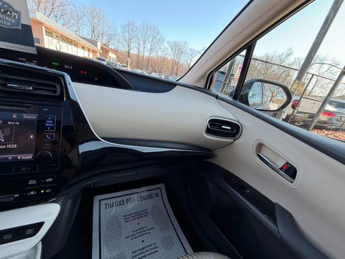 Used 2016 Toyota Prius Two image 25