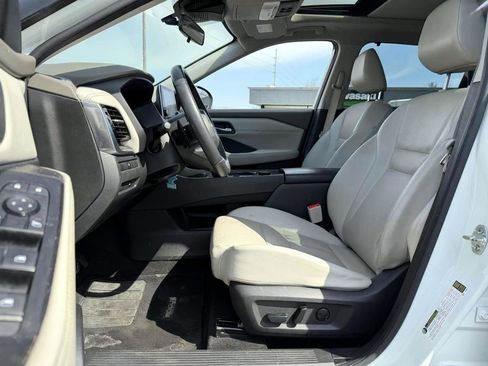 Used 2022 Nissan Rogue SV w/ SV Premium Package image 10