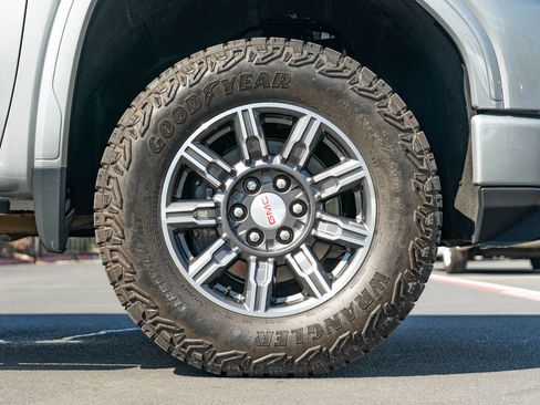 Used 2024 GMC Sierra 1500 AT4 w/ Technology Package AWD/4WD image 5